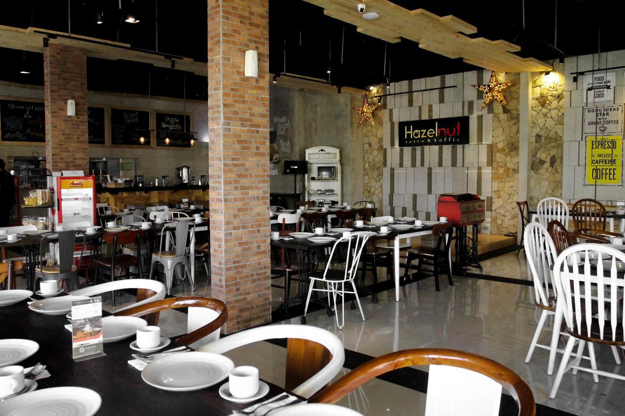 Hazotel Semarang Buitenkant foto