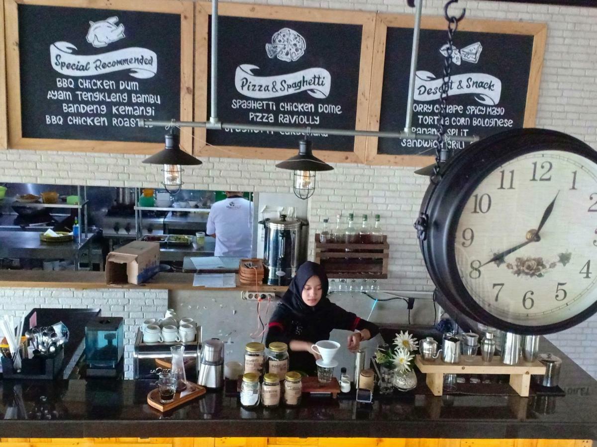 Hazotel Semarang Buitenkant foto