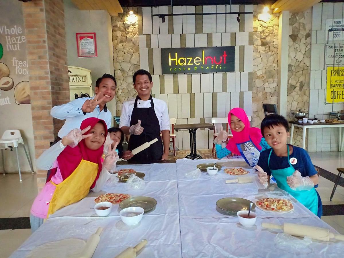 Hazotel Semarang Buitenkant foto