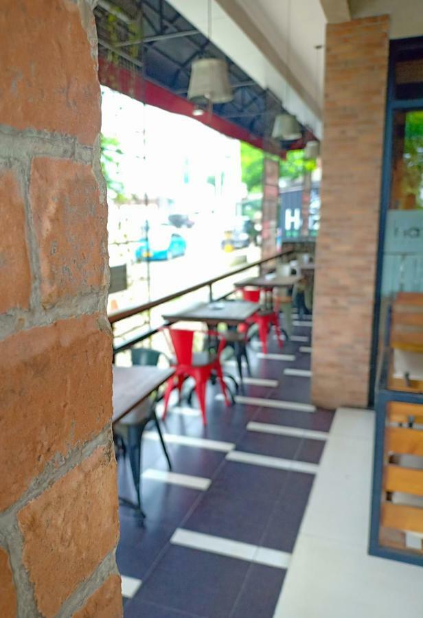 Hazotel Semarang Buitenkant foto
