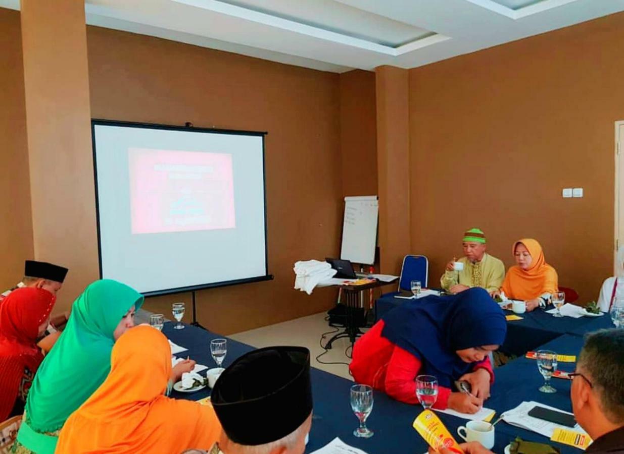 Hazotel Semarang Buitenkant foto