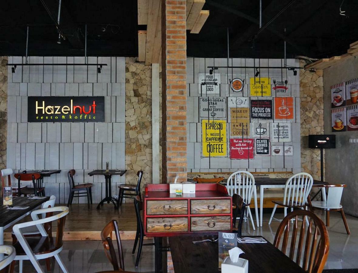 Hazotel Semarang Buitenkant foto